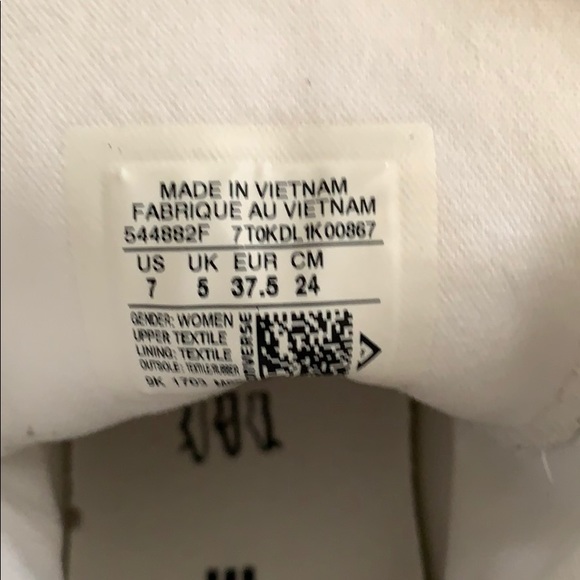 Converse Chick Taylor All Star White High Tops Sneakers  w studs sz 7 - Picture 3 of 6